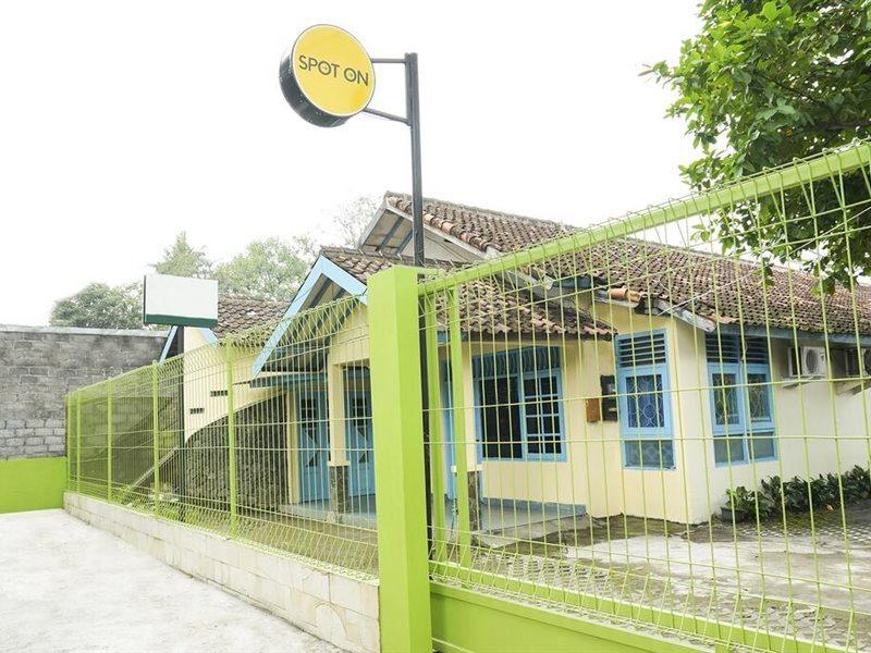 Spot On 2275 Omah Jm Hotel Beran Kidul Luaran gambar